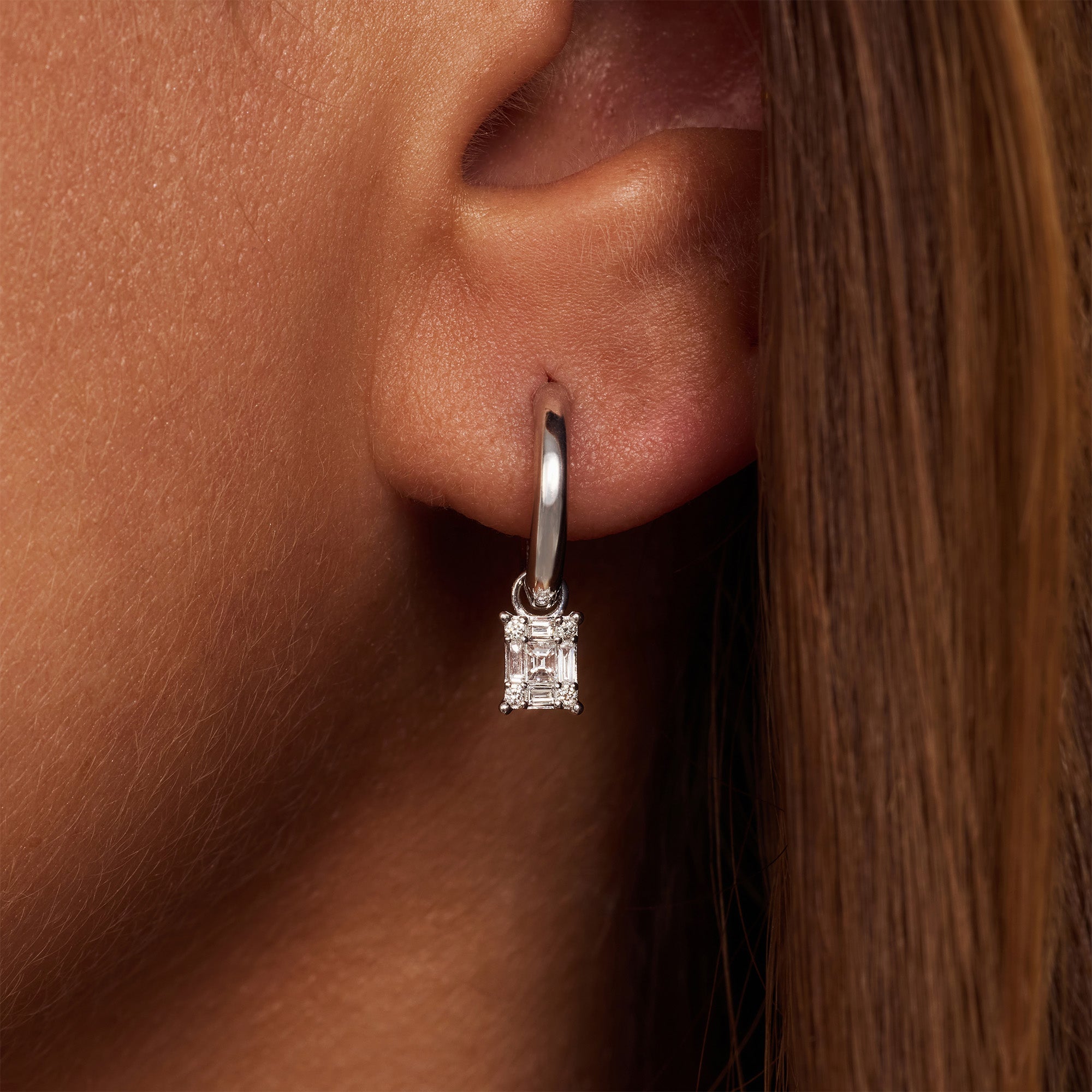 De la Paix Maxime 14 karat whitegold ear stud with diamond 0.24 carat