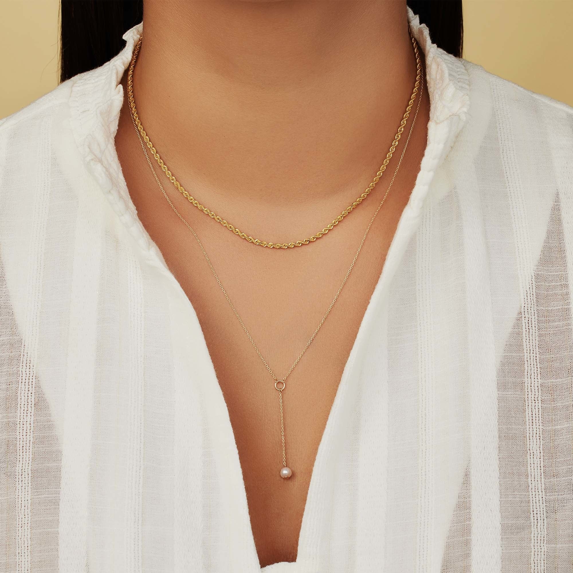 Cadeau d'Isabel 14 karat gold necklace and ear studs set with pearls