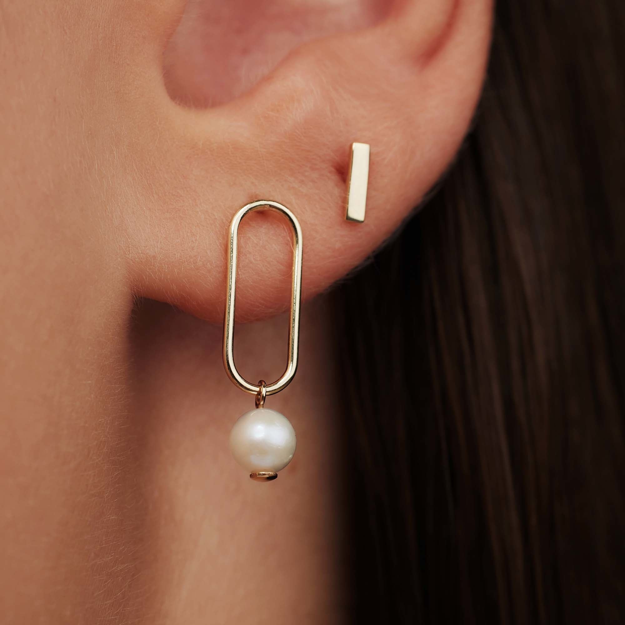 Cadeau d'Isabel 14 karat gold necklace and ear studs set with pearls