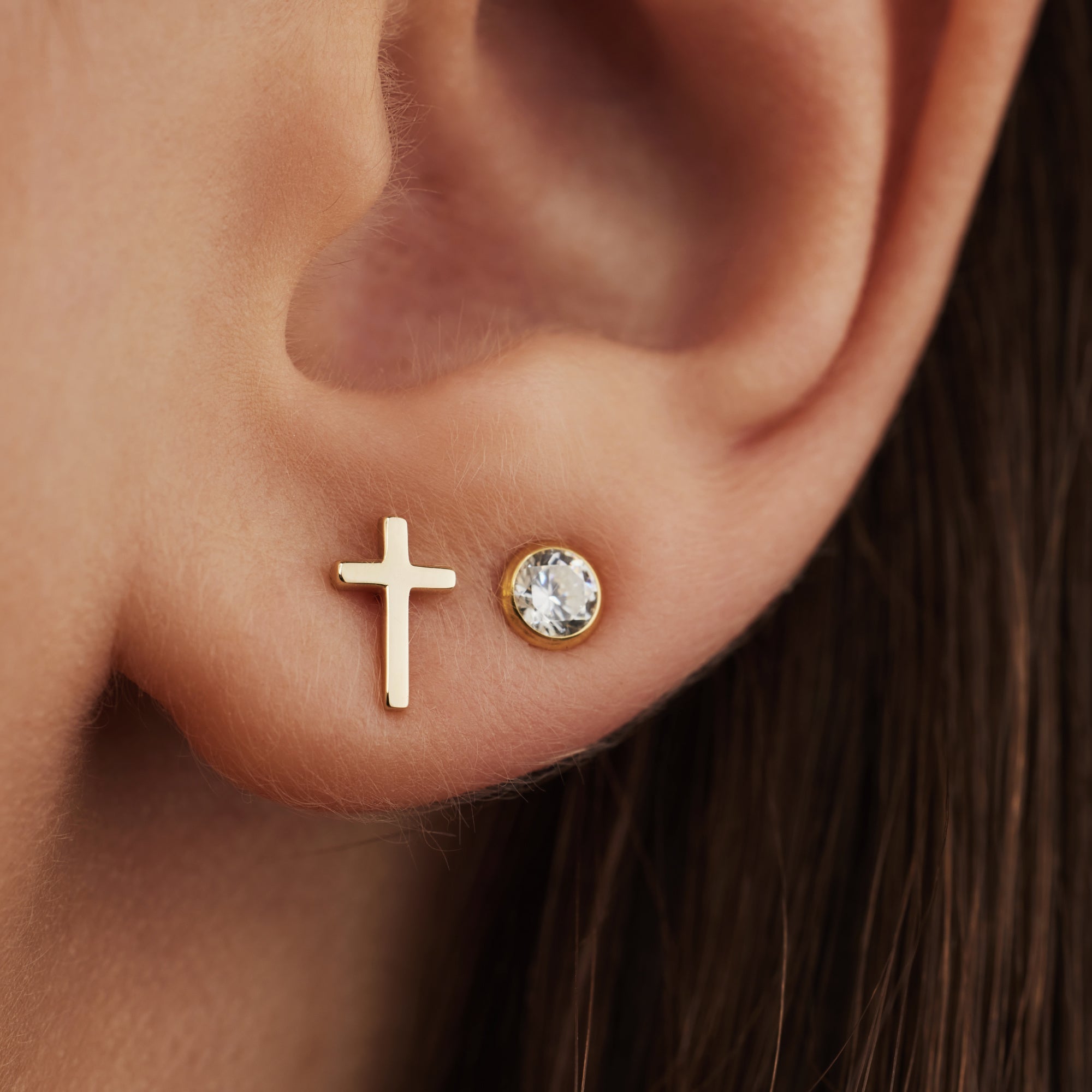 Monceau Solange 14 karat gold stud earrings with cross