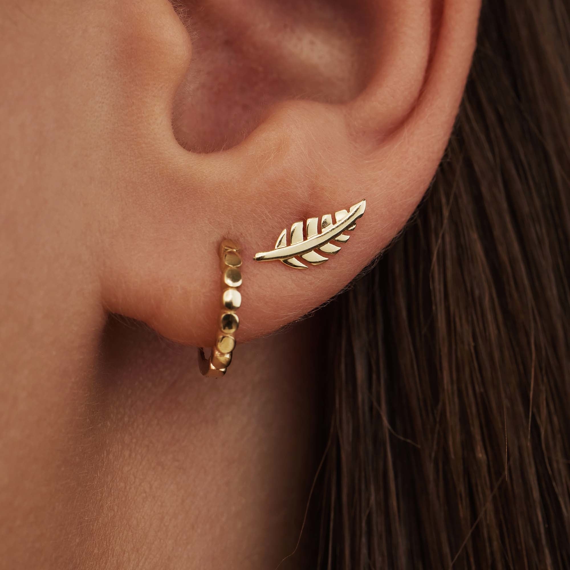 Monceau Giselle 14 karat gold ear studs with feather
