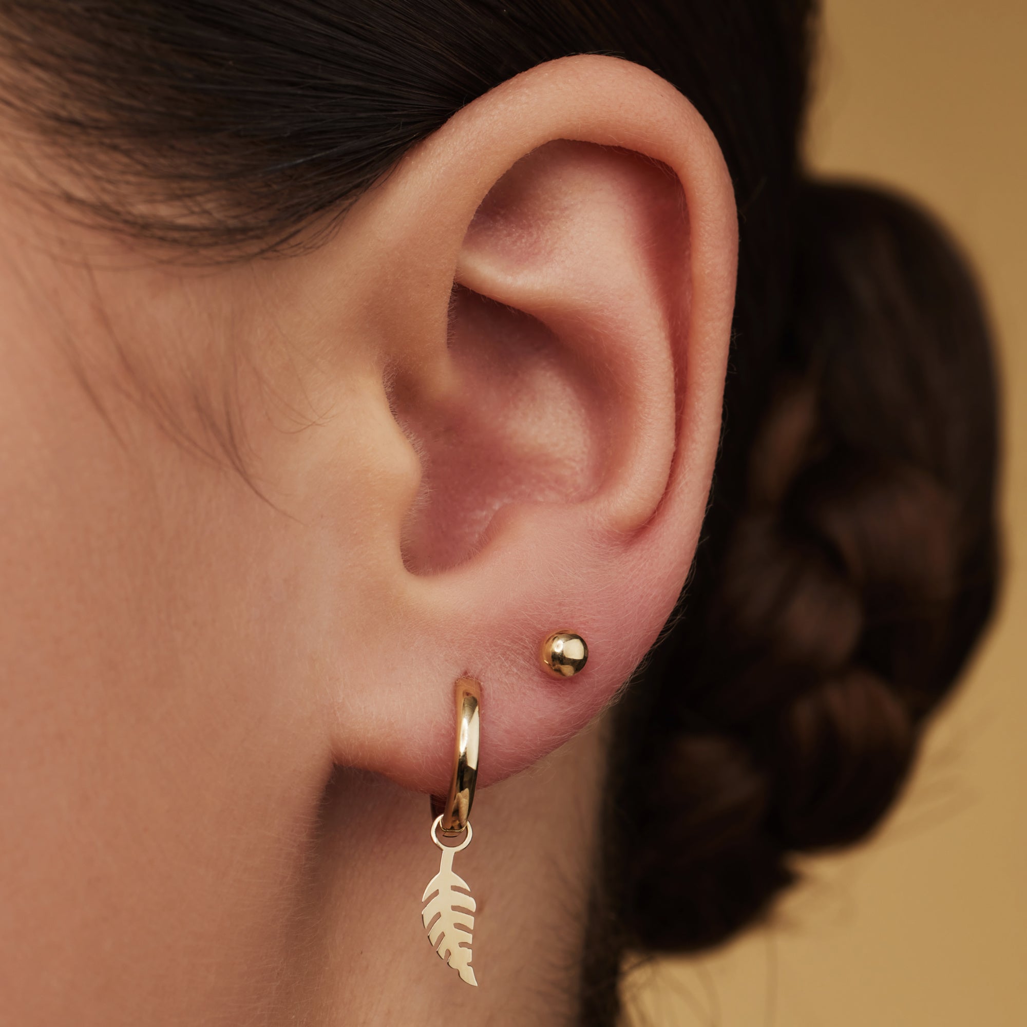 Monceau Giselle 14 karat gold hoop earrings with feather