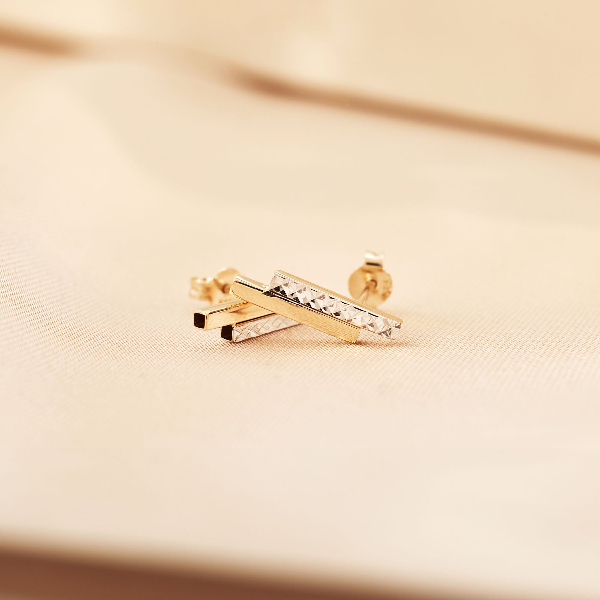 Le Marais Alice 14 karat gold ear studs with diamond cut