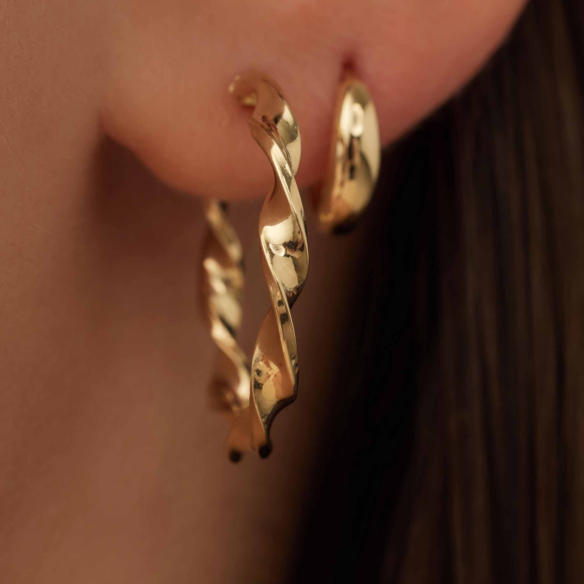 Rivoli Odette 14 karat gold hoop earrings with twist