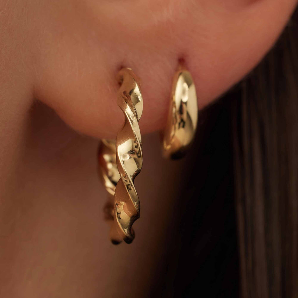 Cadeau d'Isabel 14 karat gold earring set