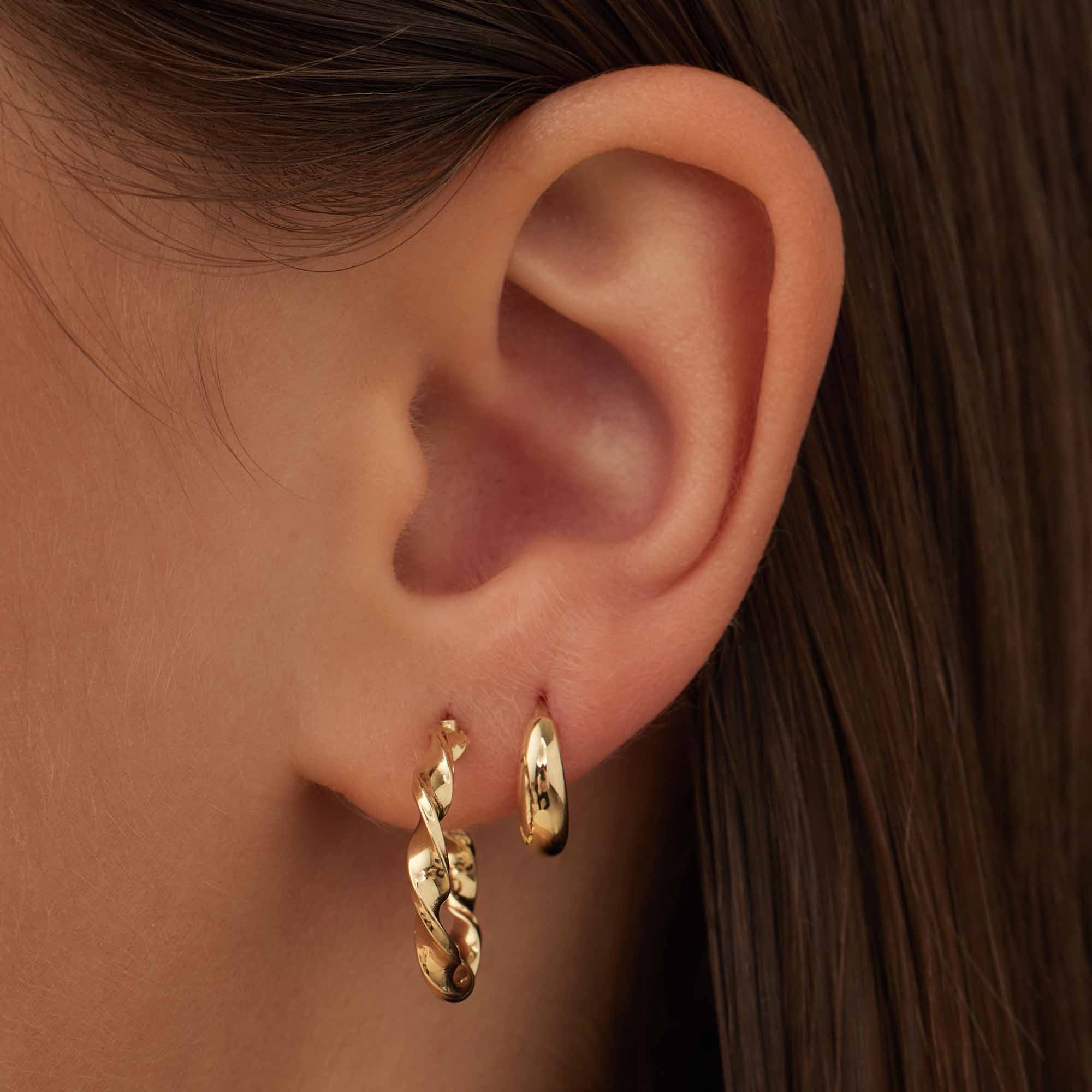 Cadeau d'Isabel 14 karat gold earring set