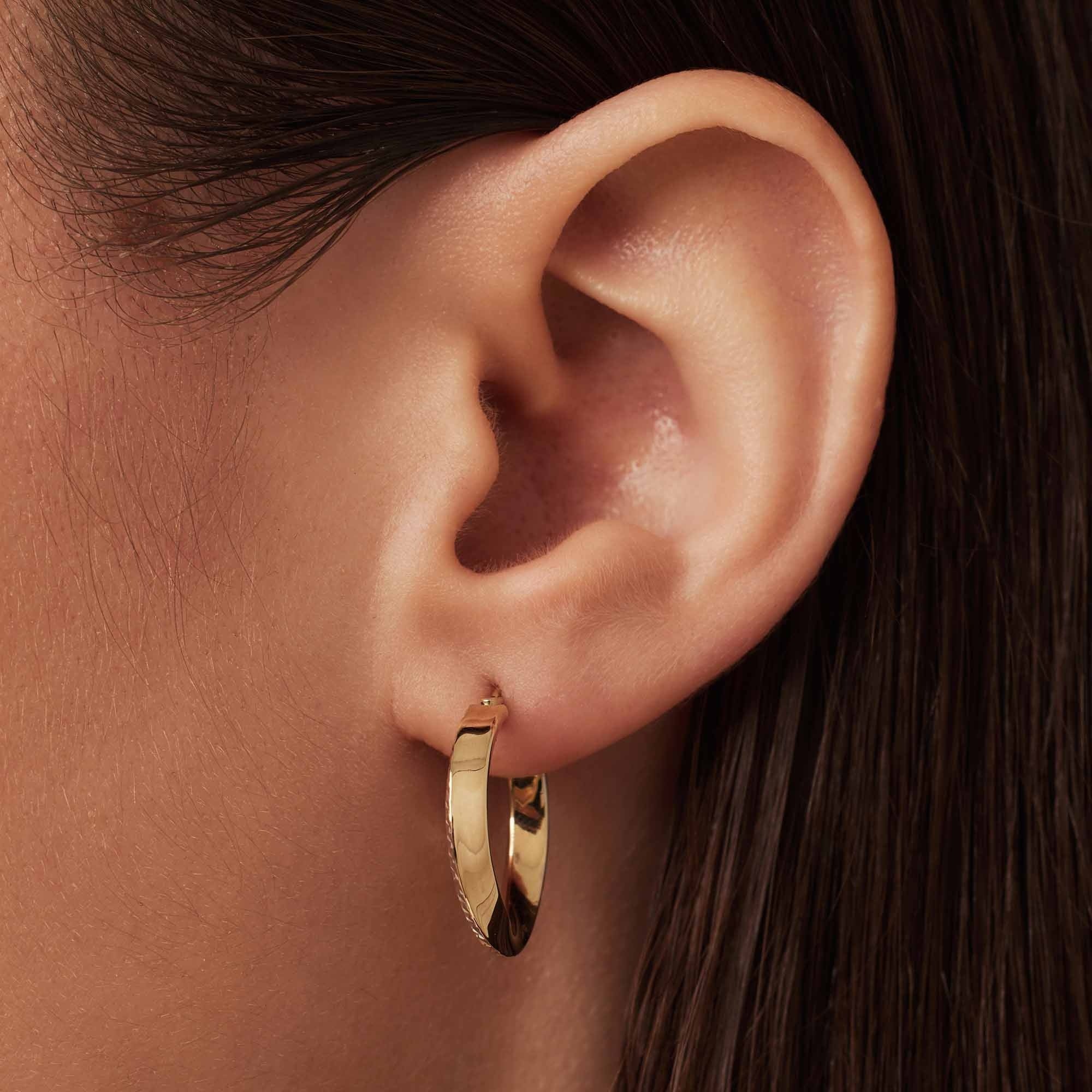 Rivoli Laura 14 karat gold hoop earrings with diamond cut (20 mm)