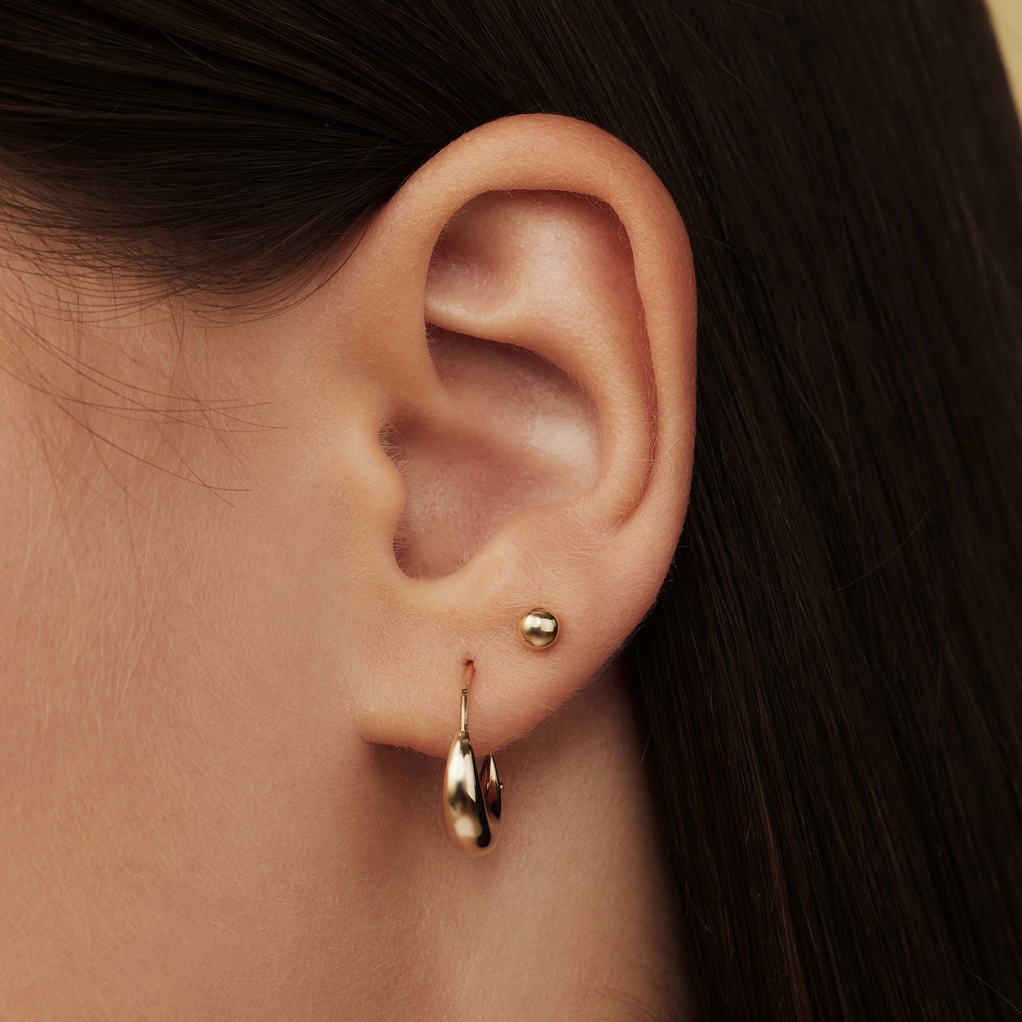 Le Marais Nadie 14 karat gold ear studs with sphere
