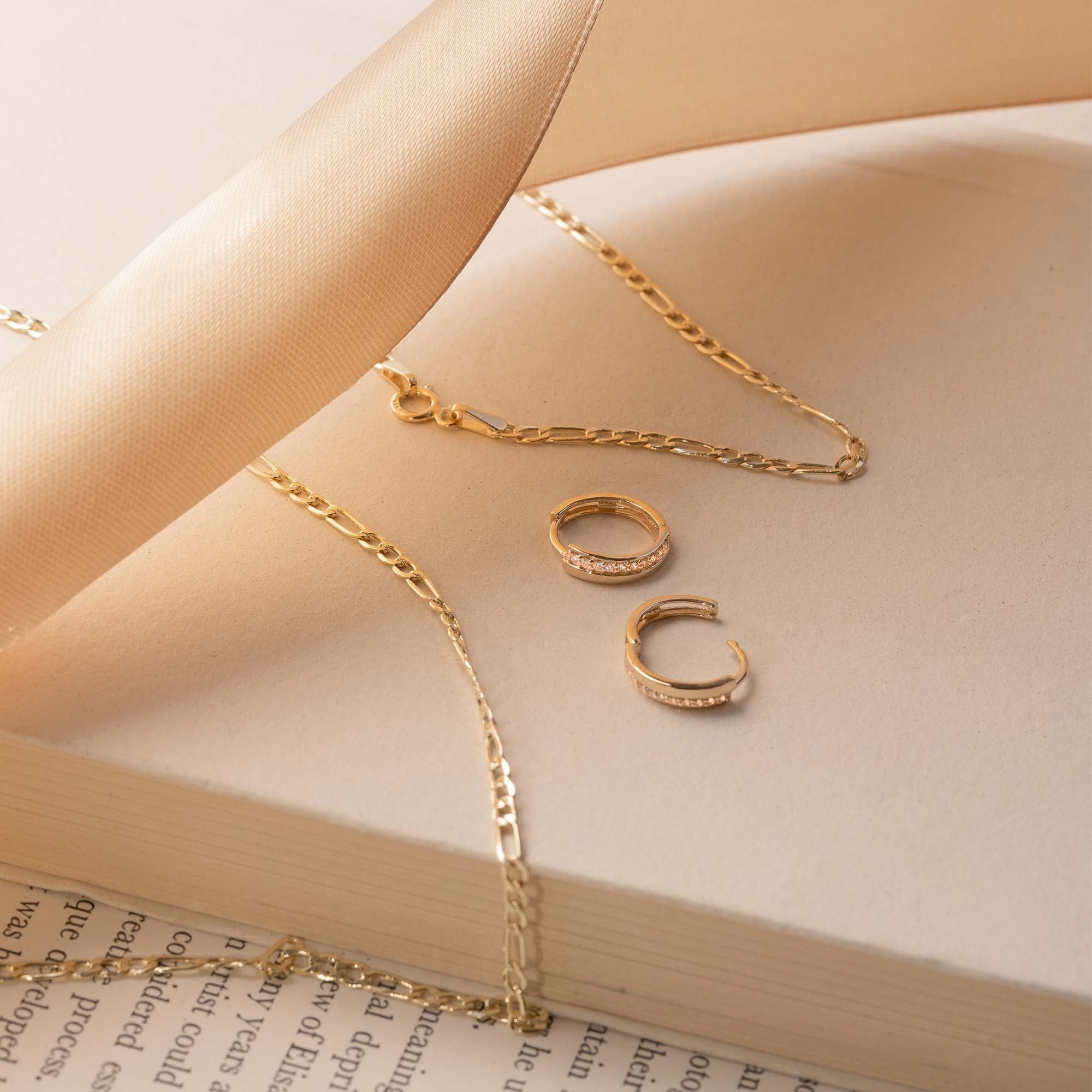 Cadeau d'Isabel 14 karat gold earring set with zirconia stones