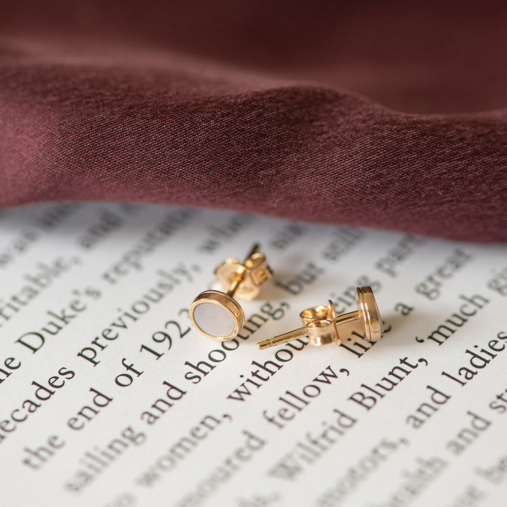 Cadeau d'Isabel 14 karat gold earring set with freshwater pearls