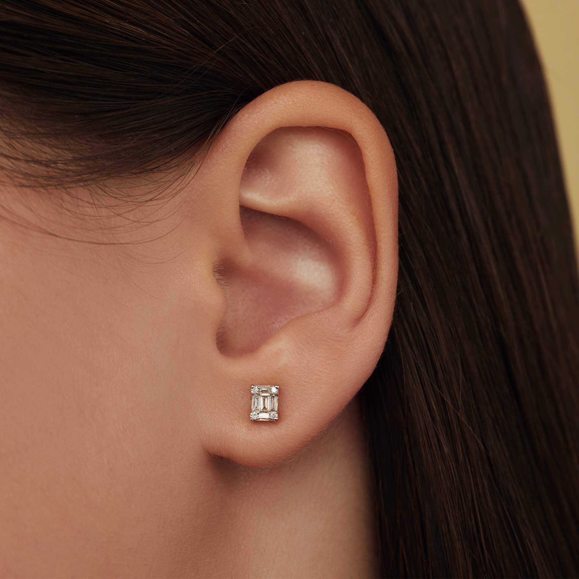 De la Paix Maxime 14 karat gold stud ear studs with diamond 0.26 carat