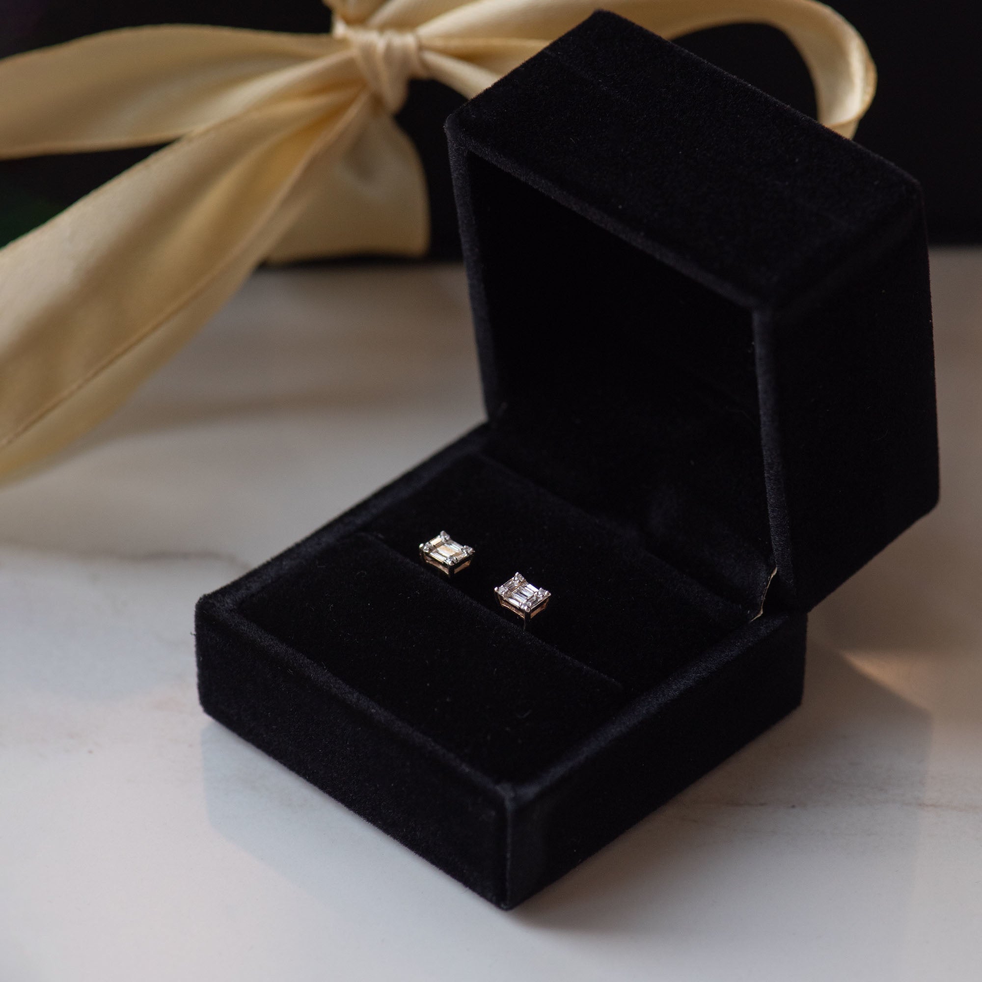 De la Paix Maxime 14 karat gold stud ear studs with diamond 0.26 carat